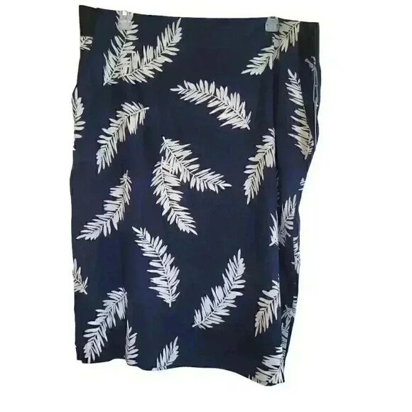 Liz Claiborne Dresses & Skirts - Liz Claiborne Women’s Navy & White Knit Palm Skirt